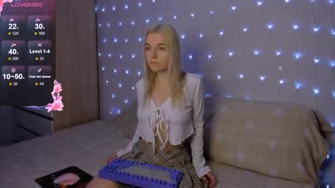 Your kitty online show from September 2025 03:45:01 PM