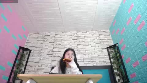  MAILY CAN  online show from September 2025 12:29:01 PM