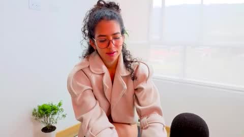 Snapshot of maithe_perroni chatting on March 2026 09:14:02 PM Lauu online show from March 2026 09:14:02 PM