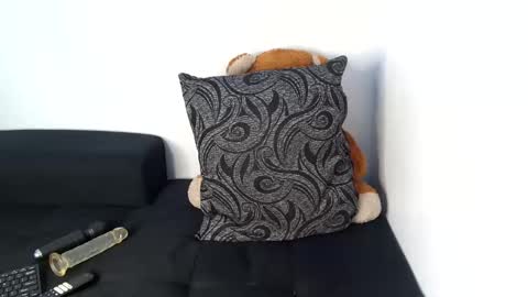 Snapshot of make_me_creamyyy chatting on November 2025 09:17:02 PM olivia online show from November 2025 09:17:02 PM