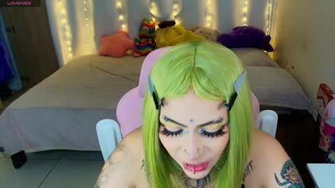maliciaxpoison online show from May 2026 01:13:02 AM