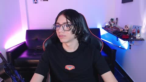 Snapshot of malik_harrison_ chatting on December 2024 03:10:01 PM Malik online show from December 2024 03:10:01 PM