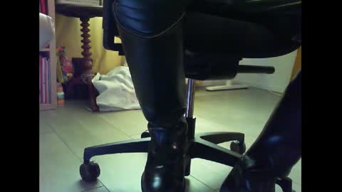 Snapshot of malikbr23 chatting on December 2024 11:16:01 AM Malike online show from December 2024 11:16:01 AM