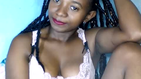 Snapshot of malinah01 chatting on December 2024 12:44:01 AM malinah01 online show from December 2024 12:44:01 AM