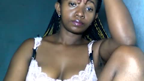 Snapshot of malinah01 chatting on January 2025 03:58:01 PM malinah01 online show from January 2025 03:58:01 PM