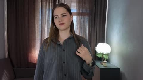 Snapshot of mallieangelini chatting on June 2026 04:19:01 AM Mia online show from June 2026 04:19:01 AM