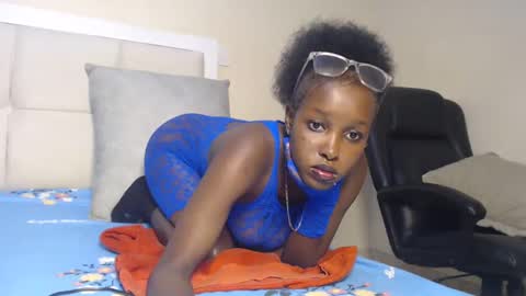 Snapshot of mamaapussy chatting on February 2025 03:40:01 PM mamaa online show from February 2025 03:40:01 PM