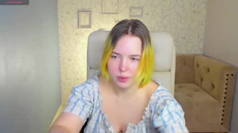 manic_pixie_ online show from February 2025 11:08:02 AM