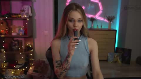 Amelie online show from November 2025 10:42:02 PM