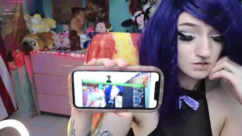 Manuela online show from November 2025 10:10:01 PM