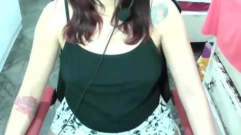 Manu Escarlate online show from April 2026 02:27:02 AM