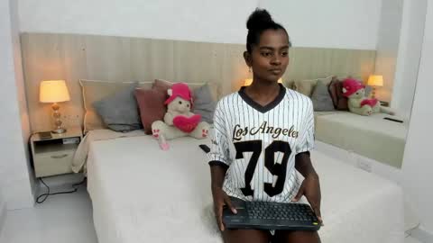 Mara Sinclair online show from June 2026 07:16:02 PM