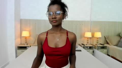 Mara Sinclair online show from June 2026 07:19:02 PM