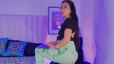 Mara online show from December 2025 08:49:02 PM