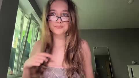 Snapshot of marandasgueglia chatting on August 2026 08:27:02 AM Mia online show from August 2026 08:27:02 AM