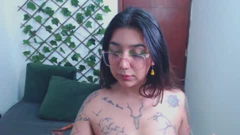 Snapshot of marce_bunny chatting on November 2025 02:01:02 AM Marcela online show from November 2025 02:01:02 AM