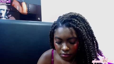 MARCELA  online show from November 2025 09:25:02 PM