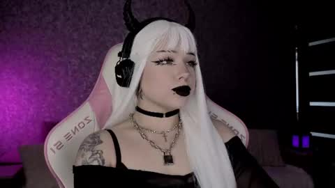 Snapshot of marceline_red chatting on June 2026 10:41:02 AM Lady Marceline online show from June 2026 10:41:02 AM