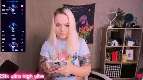 Snapshot of marcelinepeach chatting on February 2025 07:55:02 AM Sara online show from February 2025 07:55:02 AM