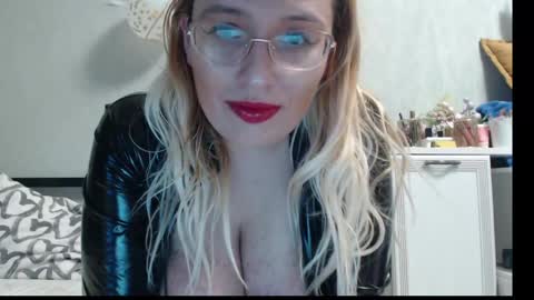 Snapshot of margo_shine chatting on April 2026 05:41:01 PM margo_shine online show from April 2026 05:41:01 PM