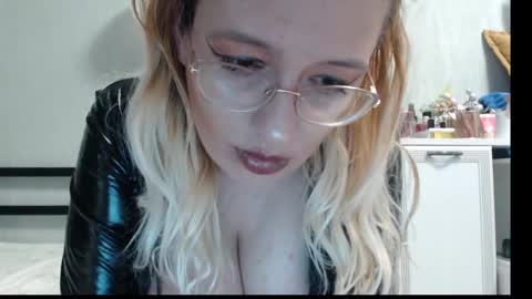 Snapshot of margo_shine chatting on May 2026 02:10:01 PM margo_shine online show from May 2026 02:10:01 PM