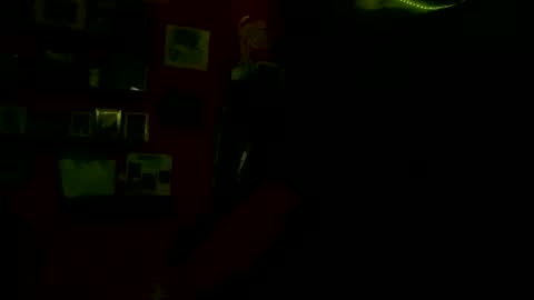 Snapshot of mari_bee chatting on March 2026 10:05:02 PM Mari Bee online show from March 2026 10:05:02 PM