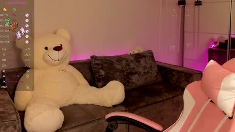 Snapshot of mari_nett chatting on January 2025 08:38:02 PM mari_nett online show from January 2025 08:38:02 PM