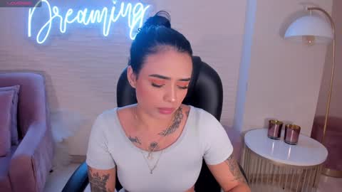 Snapshot of mariaherrera_ chatting on February 2025 08:59:02 PM MARIA HERRERA online show from February 2025 08:59:02 PM