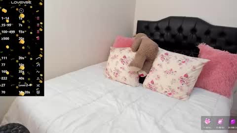   Mariam Castiblanco online show from October 2025 12:06:01 AM