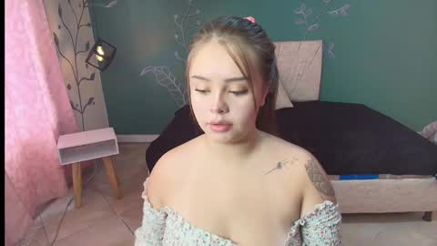 M A R I A N A online show from March 2025 07:40:01 PM