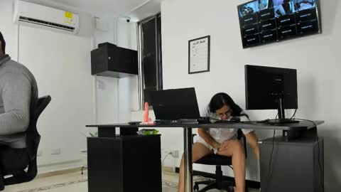 Snapshot of mariamlennox chatting on February 2026 06:52:01 PM M A R I A M online show from February 2026 06:52:01 PM