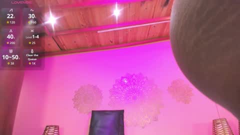 Marian Reynolds online show from October 2025 12:06:01 PM