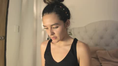 Snapshot of marian_skinny chatting on April 2026 06:05:02 AM Marian online show from April 2026 06:05:02 AM
