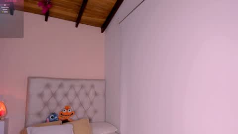 Snapshot of mariana__roe chatting on January 2025 03:59:02 AM Mariana Roe online show from January 2025 03:59:02 AM