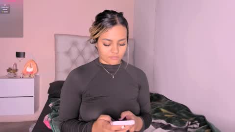 Snapshot of mariana__roe chatting on February 2025 08:59:02 AM Mariana Roe online show from February 2025 08:59:02 AM