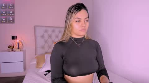 Snapshot of mariana__roe chatting on February 2025 03:32:01 AM Mariana Roe online show from February 2025 03:32:01 AM