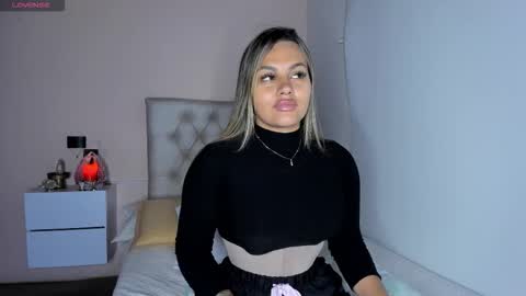 Mariana Roe online show from November 2025 02:56:02 AM