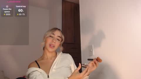 Snapshot of mariana_es chatting on December 2025 03:03:01 AM Mariana online show from December 2025 03:03:01 AM