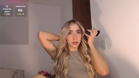 Snapshot of mariana_es chatting on December 2025 09:57:01 PM Mariana online show from December 2025 09:57:01 PM