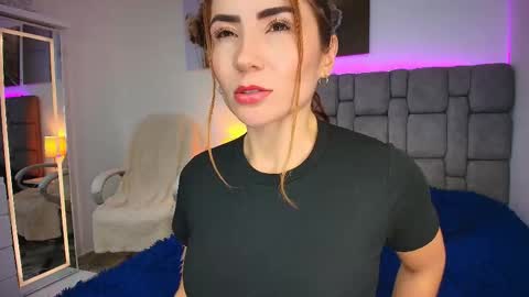 Snapshot of mariana_gomez01 chatting on November 2025 07:14:01 PM Mariana Gomez online show from November 2025 07:14:01 PM