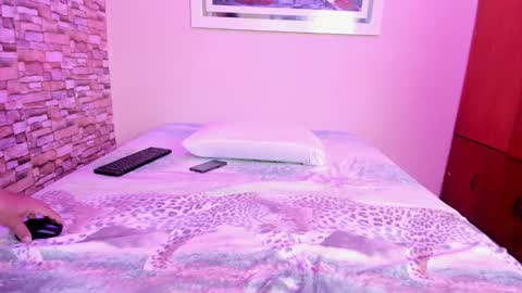 mariana mauricio online show from February 2025 02:39:02 AM