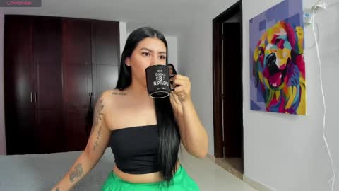 MARIANA Y VALENTINA online show from April 2026 11:06:01 AM