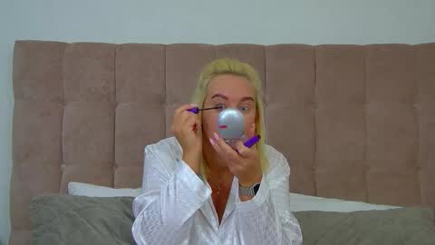 Snapshot of marianeumann chatting on February 2026 07:03:02 AM Maria online show from February 2026 07:03:02 AM