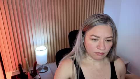 Snapshot of marianl0ve chatting on November 2025 11:23:02 AM Marian Love online show from November 2025 11:23:02 AM