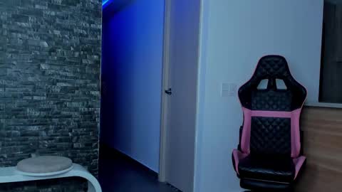 M A R I A N E online show from February 2025 06:41:01 AM