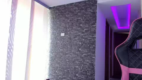 M A R I A N E online show from April 2026 05:07:01 PM