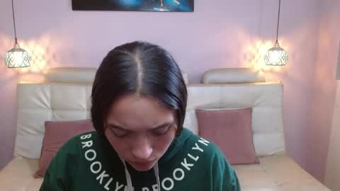 Snapshot of marianne_cam chatting on May 2026 01:05:01 PM marianne_cam online show from May 2026 01:05:01 PM