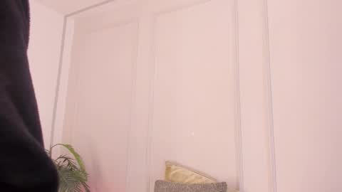 Maria Pettit online show from March 2026 01:00:01 PM