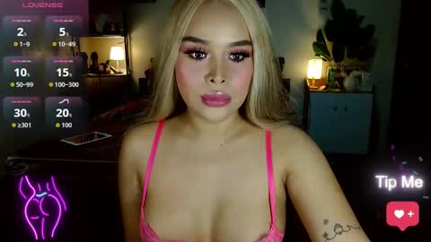 Snapshot of mariapozada chatting on November 2025 06:08:01 PM Maria online show from November 2025 06:08:01 PM