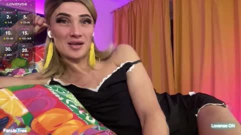 Mari online show from November 2025 03:14:02 PM